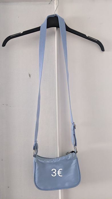 Roupas femininas em perfeito estado