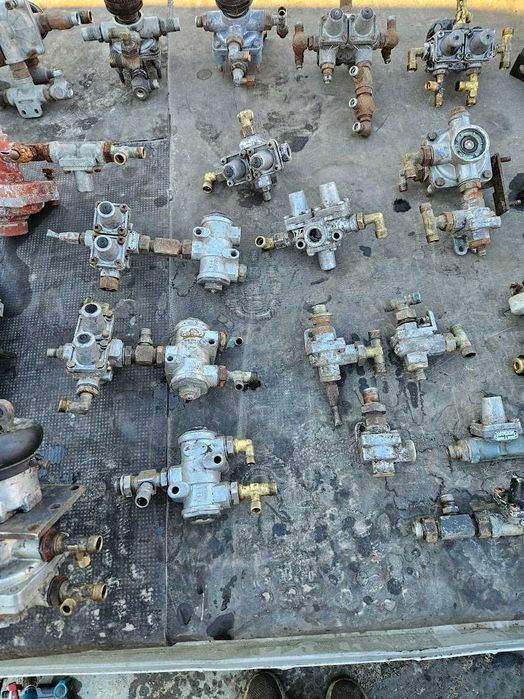 Тормозной кран, главный, пневмо кран Маз, Краз, Камаз, Зил