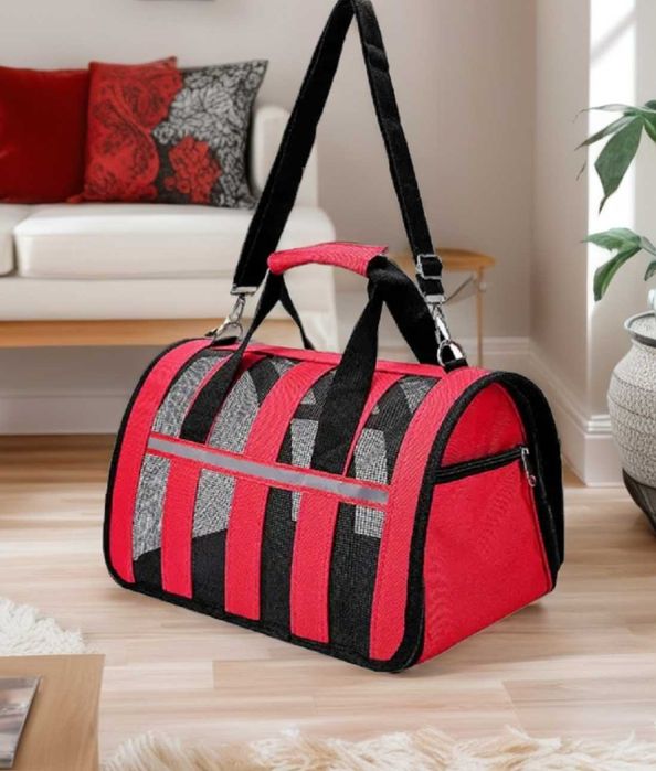 Червона сумка переноска для котика чи песика зручна