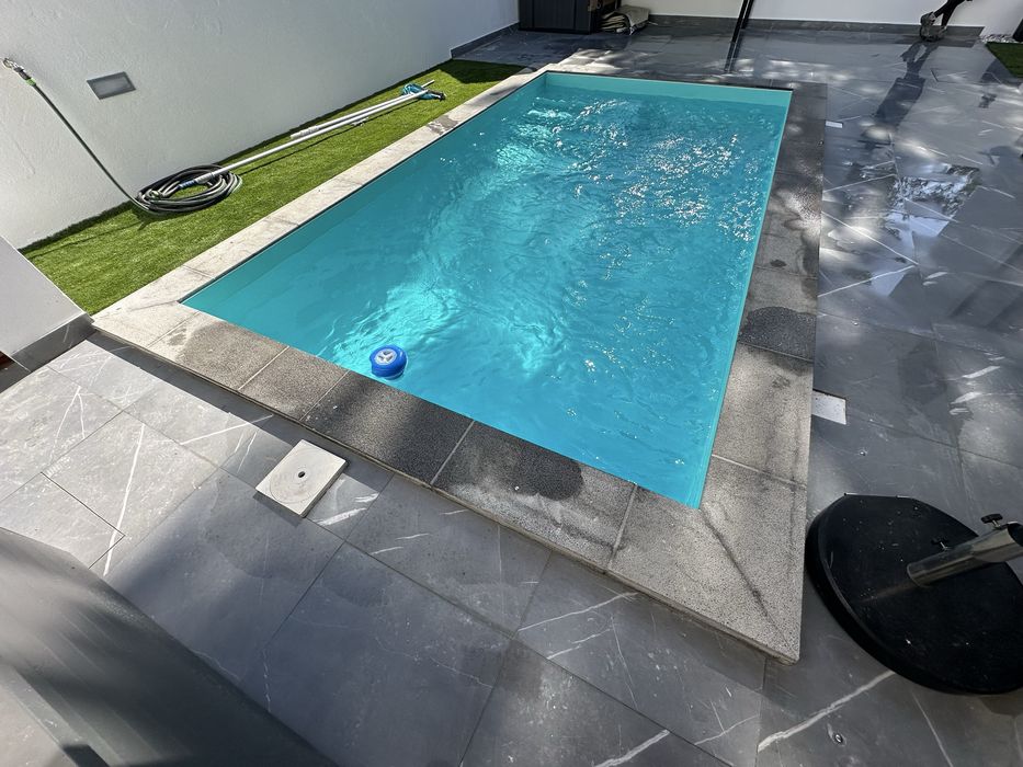 Assitencia, construções e manutenções de piscinas.