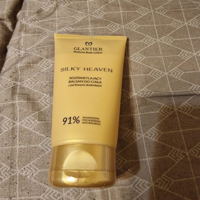 Rozświetlający balsam do ciała Glantier Silky Heaven 150 ml