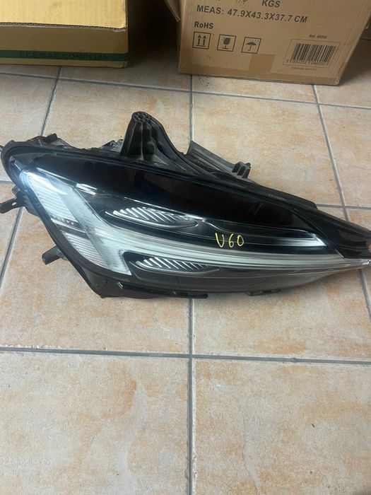 Otica Esquerda Volvo V60