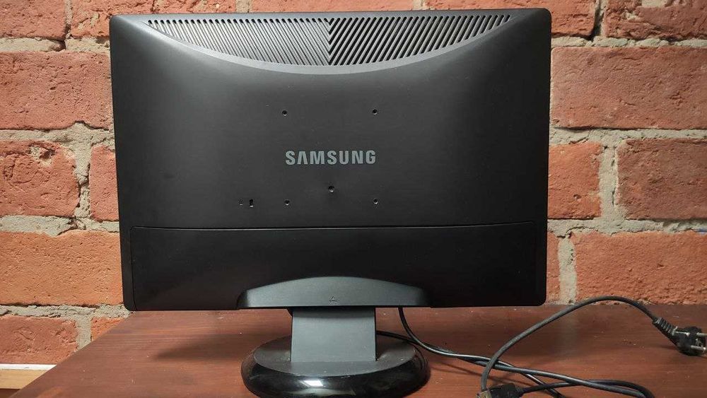 Монитор 22" TFT TN, Samsung, 1680x1050 (16:10), 5мс, LS22MEVSFV/EDC