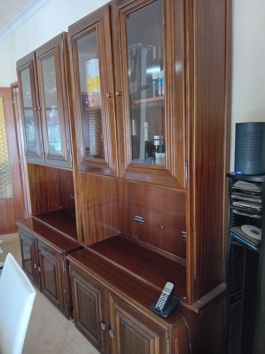 Armário de sala com cristaleira