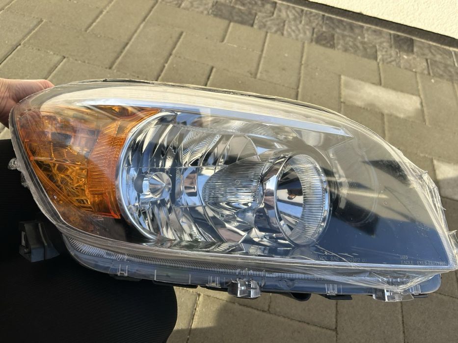 Фара Toyota Rav Рав 4 2005-2008  USA 8113042370