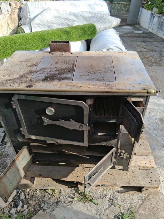 Fogão de lenha antigo