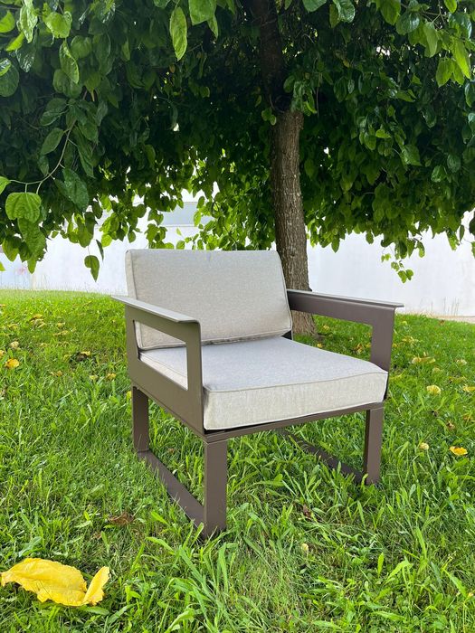 Conjunto de Jardim Naterial Odyssea – Sofá + 2 Cadeirões + Mesa de Centro