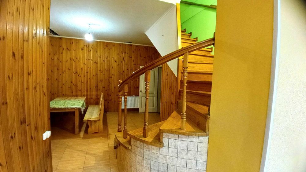 Добротній,жилий будинок біля лісу та недалеко від озера.с.Завалівка