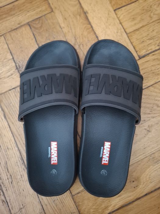 Stylowe kapcie Marvel