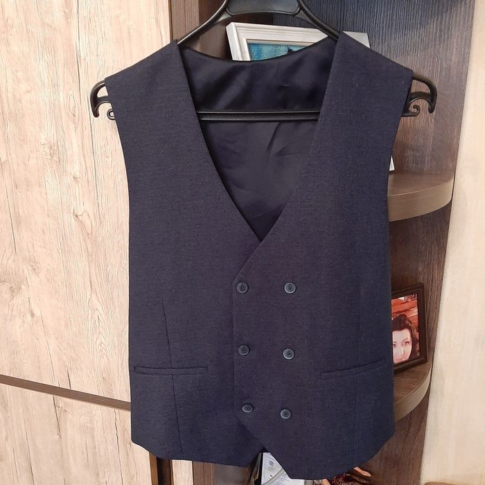 Костюм тройка размер м