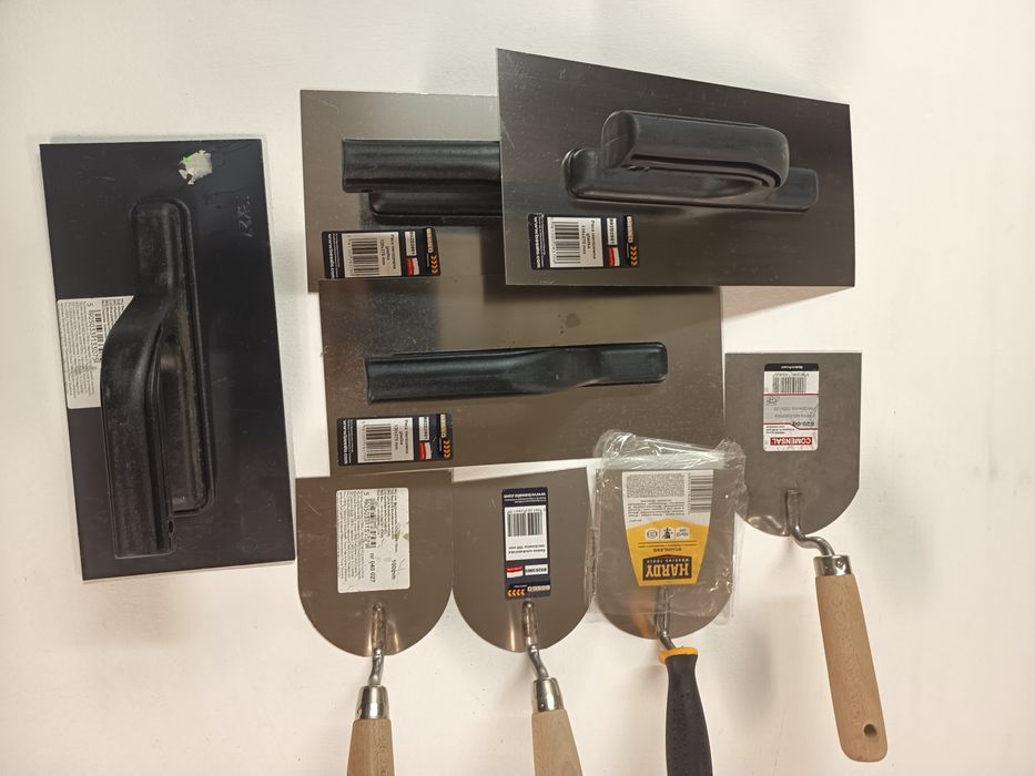 Zestaw narzędzi budowlanych:pace,nakladaczki