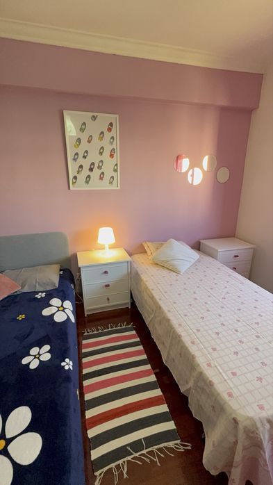 QUARTO mobiliado familiar em Massamá a 600 m da estação de comboio