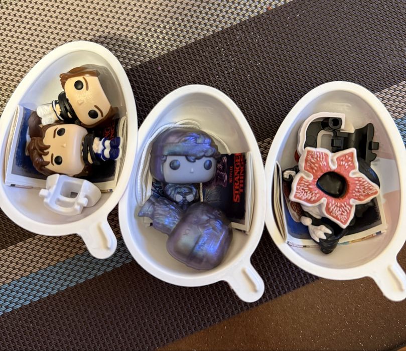 Іграшка кіндер дивні дива kinder stranger things