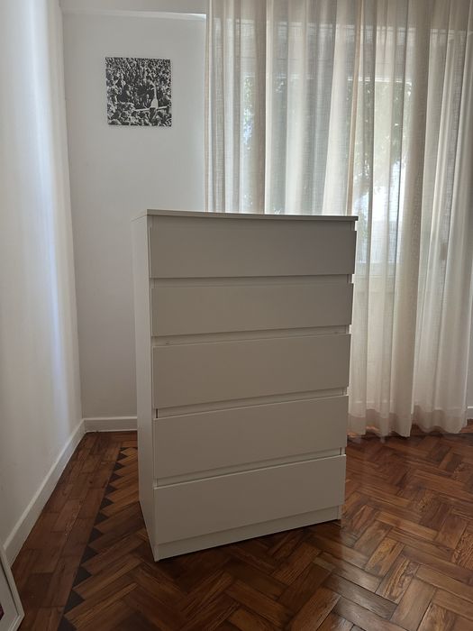 Comoda branca do IKEA