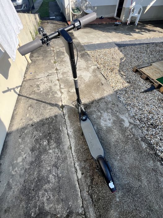 Trotinete Elétrica Ninebot KickScooter (Powered by Segway) – em bom estado  / Na Caixa