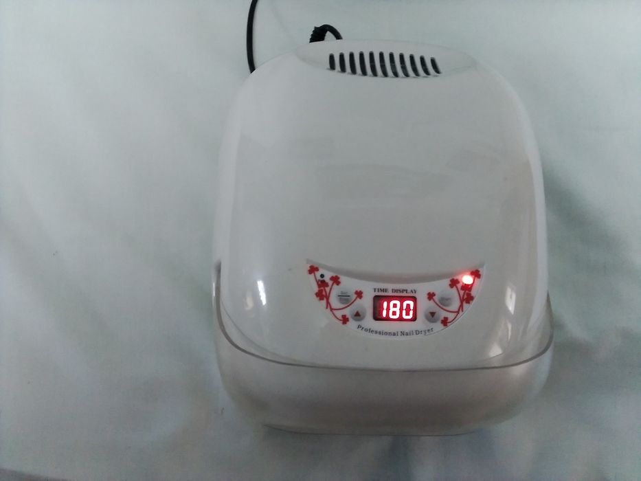 Профессиональная сушилка для ногтей.
