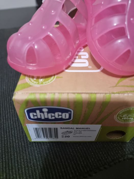 Sandalias chicco tamanho 20. Rosa