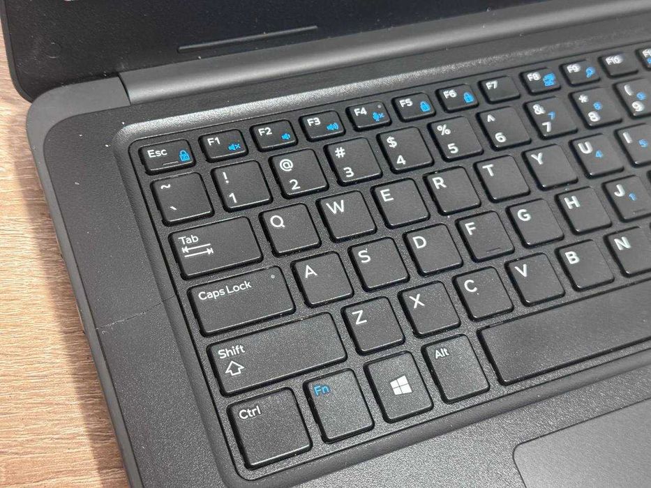 Dell Latitude 3380 14″ HD / 4-16GB RAM / 128-256GB SSD / Windows 10