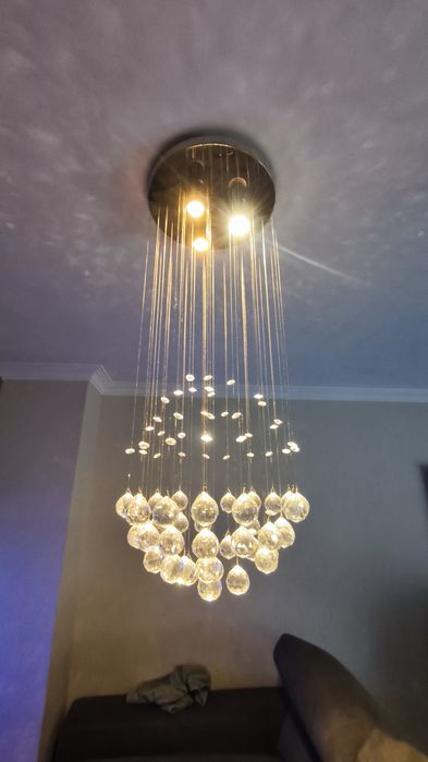 Candeeiro de teto com  bolas cristal