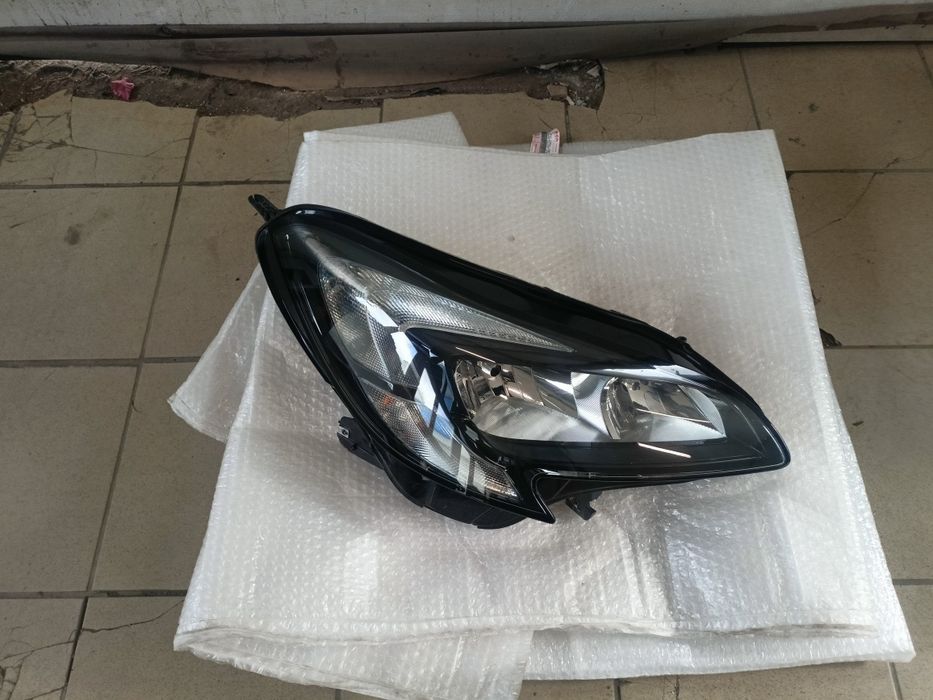 Lampa prawy przód opel corsa e