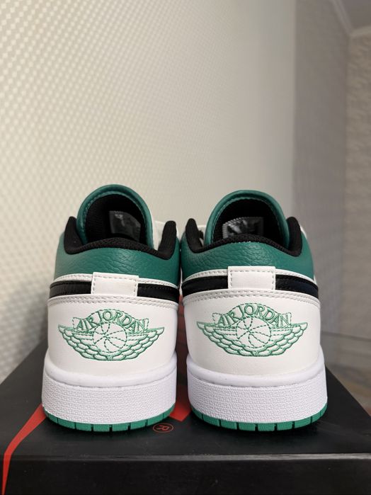 кросівки Nike Air Jordan 1 Low Lucky Green White/Black 45/29 см