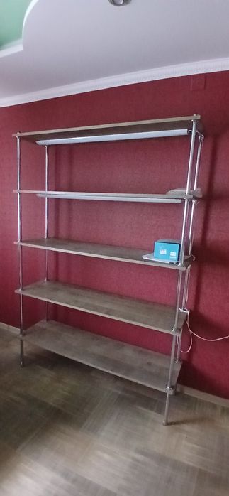 Стілаж для квітів