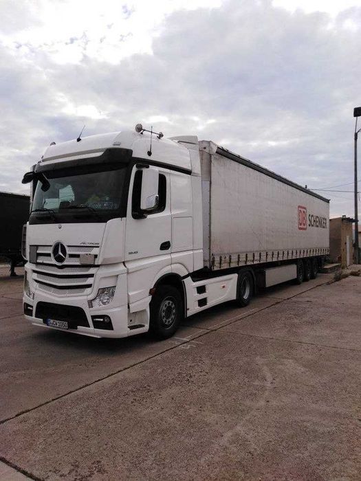 Грузоперевозки. Логист. Вантажні перевезення, трал, напівпричіп, фура