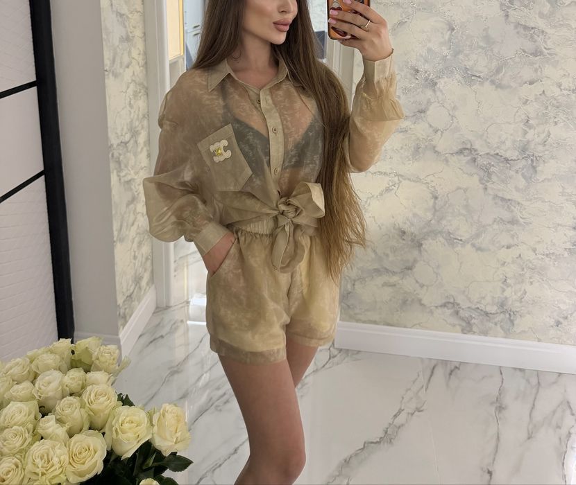 Бежевый костюм люкс бренд