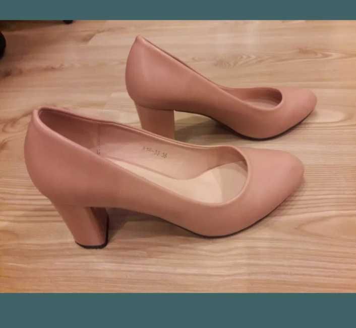 Продам женские туфли. 38 размер. НЕ кожа.