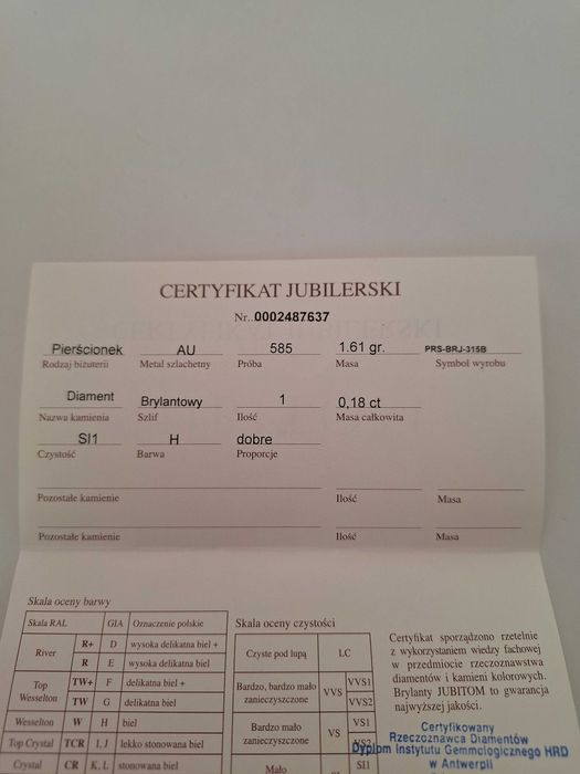 Pierścionek zaręczynowy z brylantem