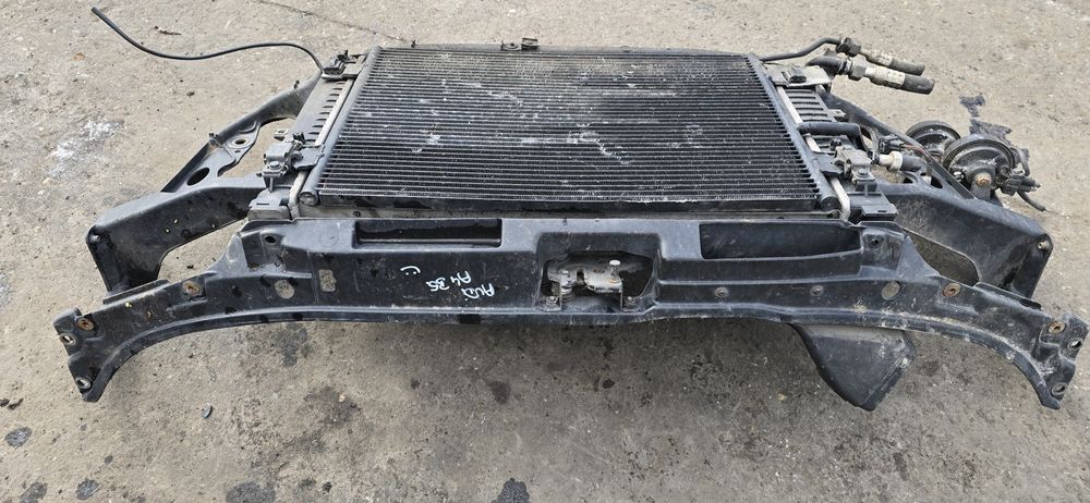 Pas przedni  Audi A4 B5 chłodnica  komplet
