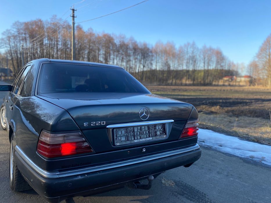 Продам W124 E220