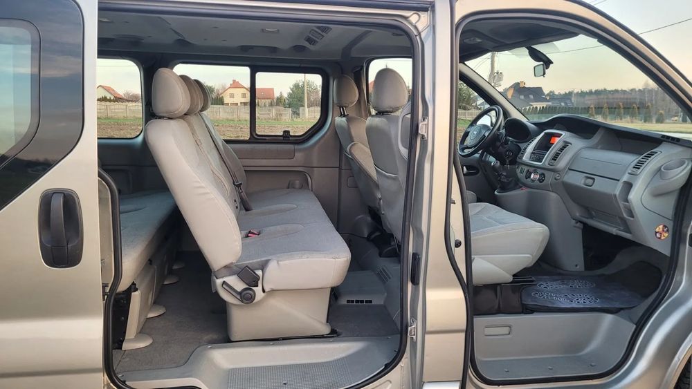 Renault Trafic passsenger vivaro prmiastar nawiewy tył *klima automatyczna*z niemiec*