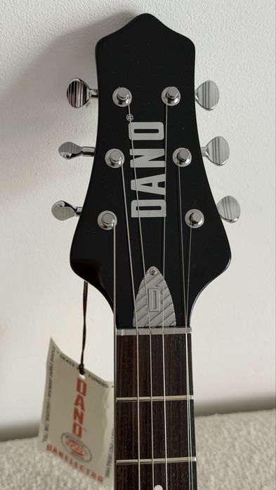Spredam nowa electryczna gitare Danelectro