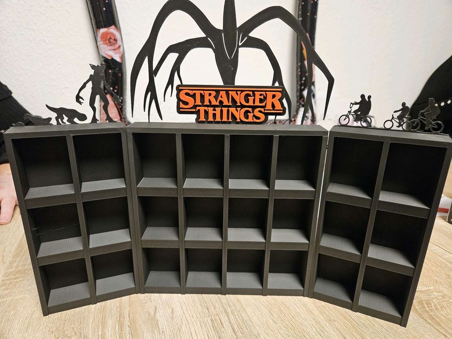 Поличка Stranger Things для фігурок(Брелок Демогоргона у подарунок)