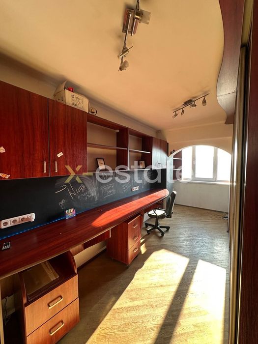 Стильна та простора 3-кімнатна квартира — вул. Варшавська