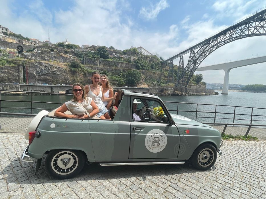 Negócio no ramo de transporte e passeios turísticos.