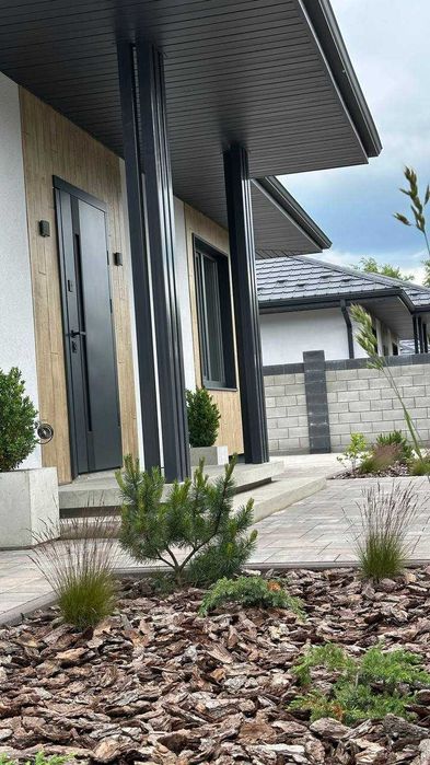 Будинок з сучасним ремонтом, каміном і ділянкою 4 сотки