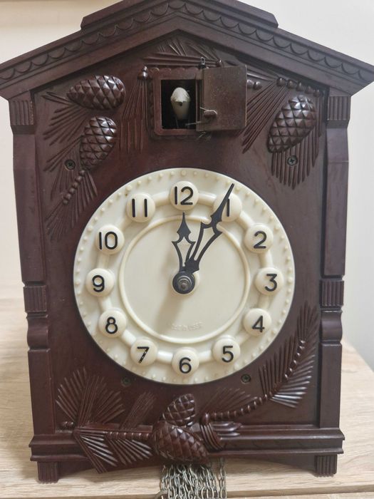 Zabytkowy zegar z kukułką Majak z r. 1989