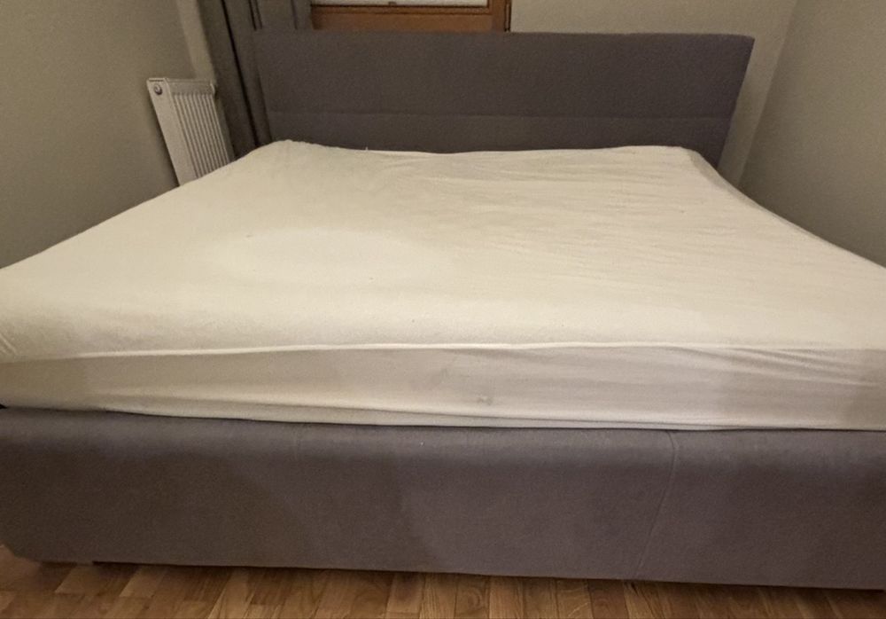 Łóżko z materacem 180 cm x 200 cm