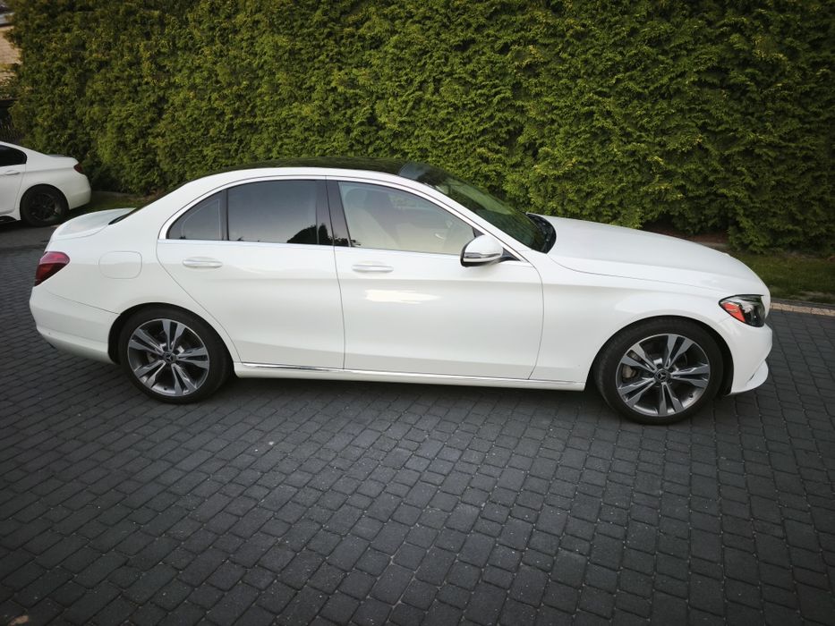 **Mercedes C300 Idealny stan**