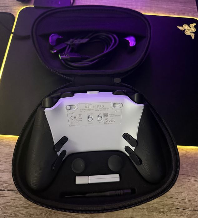 Razer Raiju V3 Pro para PS5 e PC – Branco | Excelente Estado