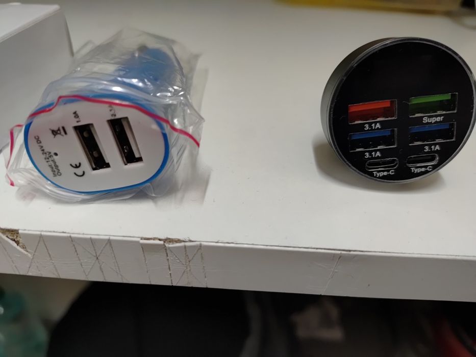 Ładowarka samochodowa nowa