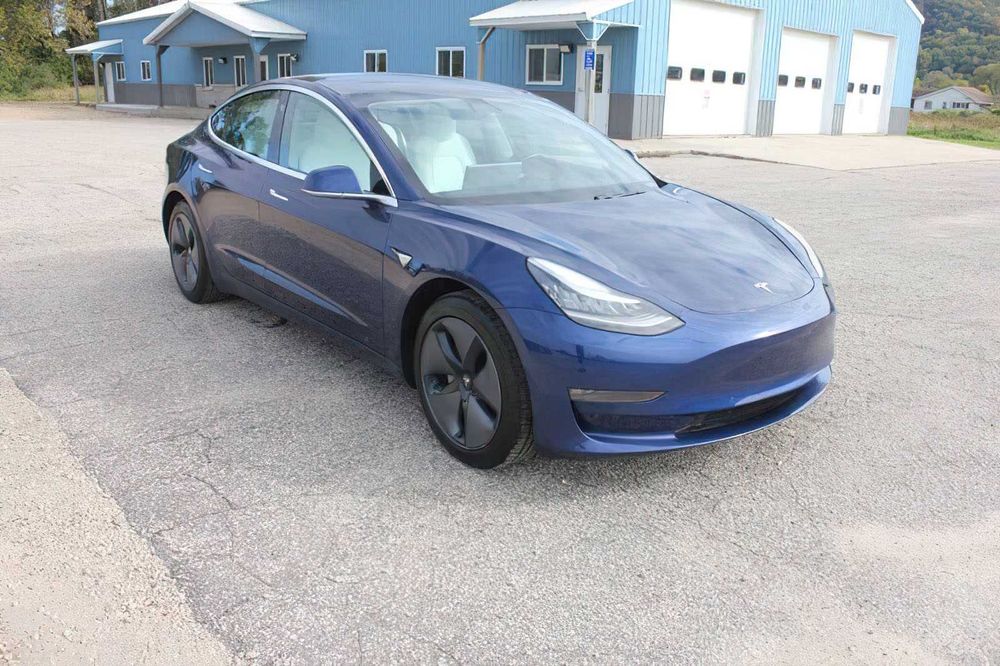 Tesla Model 3 Long Range      2019