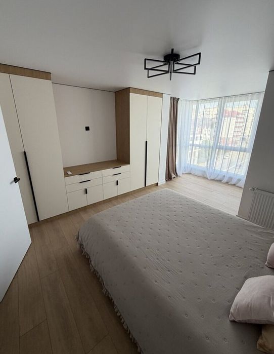 Продаж 3к квартири 100 кв. м на просп. Бандери Степана