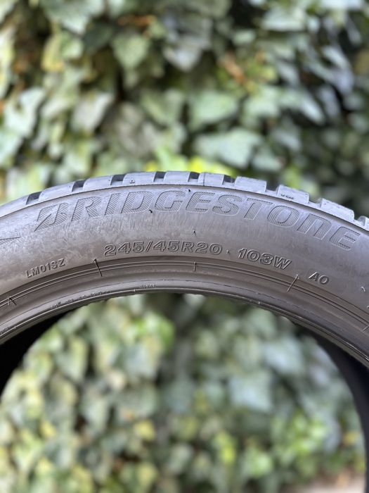 245/45 R20 Bridgestone Blizzak LM001