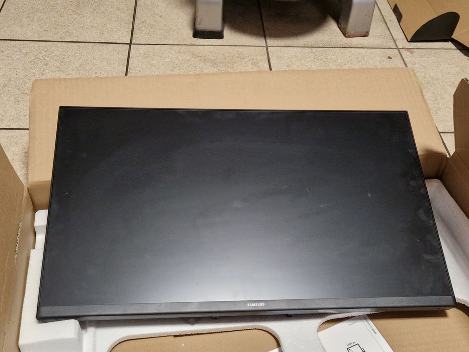 Monitor Samsung Essential S3 24"