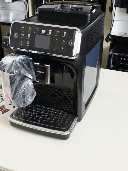 Кавомашина кофемашина Philips Series 5500 Lattego