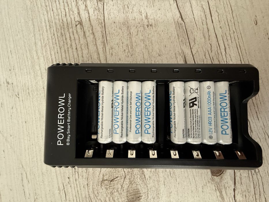 Зарядний пристрій Powerowl + 8 акумуляторів AAA по 1000mah