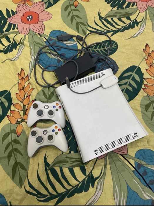 Xbox 360 branco.